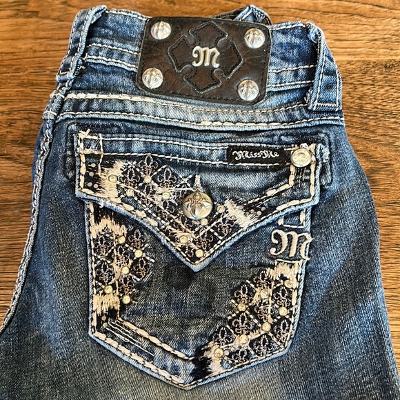 Miss Me Cuffed Capris Jeans - Picture 1 of 7